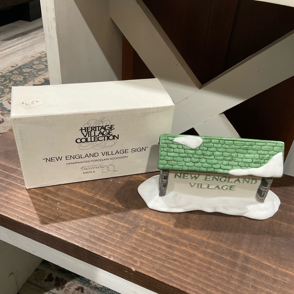 New England Village Sign - Green‎ and White dept 56